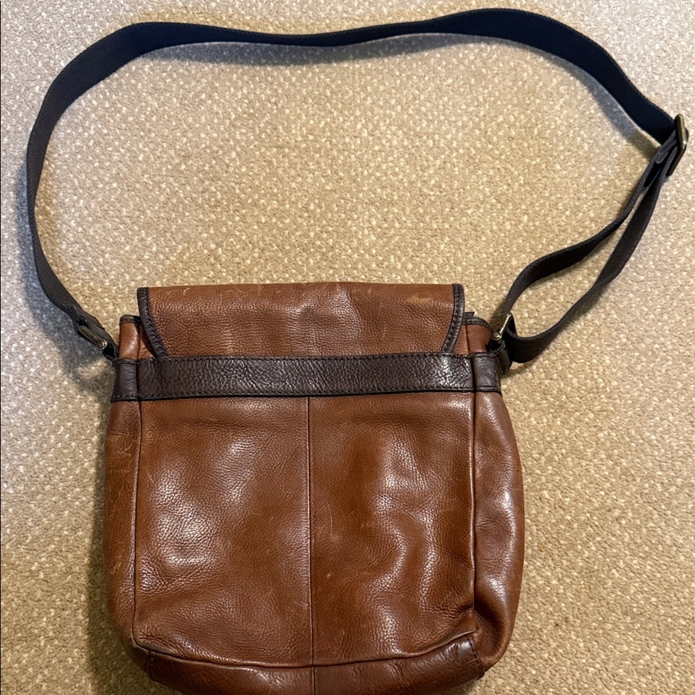 Fossil Brown Leather Vintage Messenger Bag with Dark Trim - Picture 13 of 16